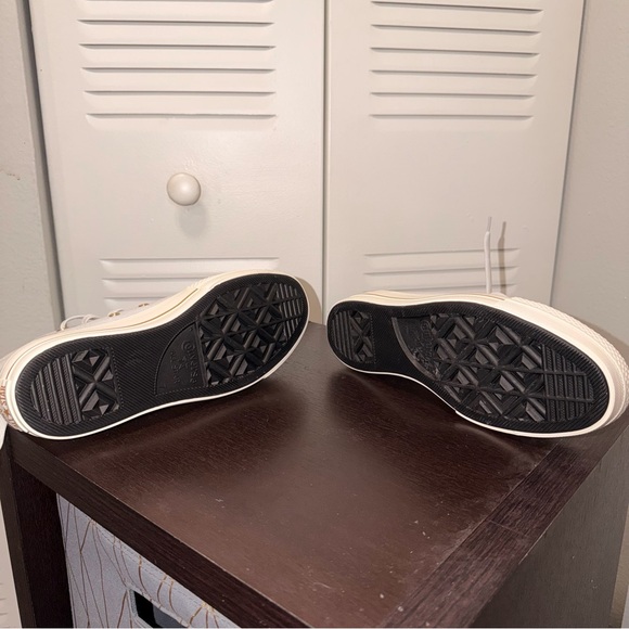 Converse Chuck Taylor Women's High-Top Sneakers In White and Gold Size 9 - Picture 5 of 7